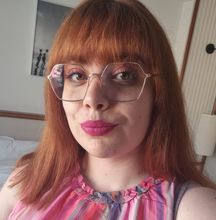 femme  390571344