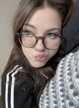 femme  1048447575