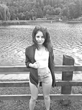 femme  2442418585