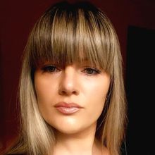 femme  1702285376