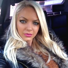femme  1801799372