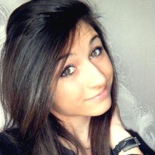 femme  2474393561