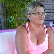 femme  3245384573