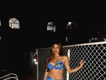 femme  3798352381