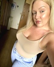femme  2679438651