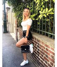 femme  2690596534