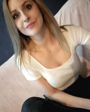 femme  3737992866
