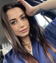 femme  2397394475
