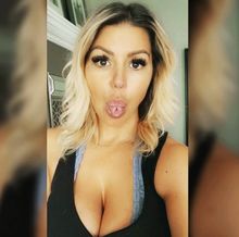 femme  3668703783