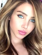 femme  414069280