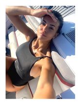 femme  3423748108