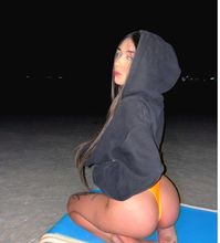 femme  427455552