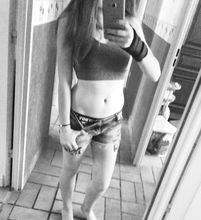 femme  2997678513