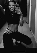 femme  4239205531