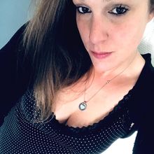 femme  3358371474