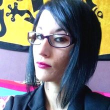 femme  3277418708