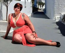 femme  2436849110
