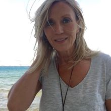 femme  2103287445