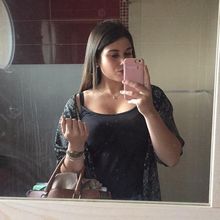 femme  2258387102