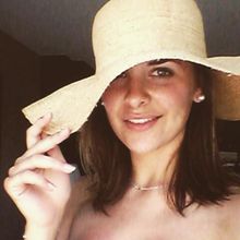 femme  1861082370