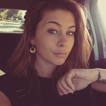 femme  2743208554