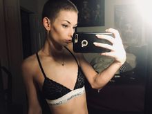 femme  2372622824