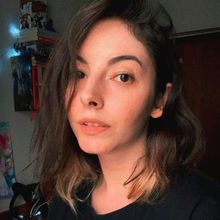 femme  3762962923