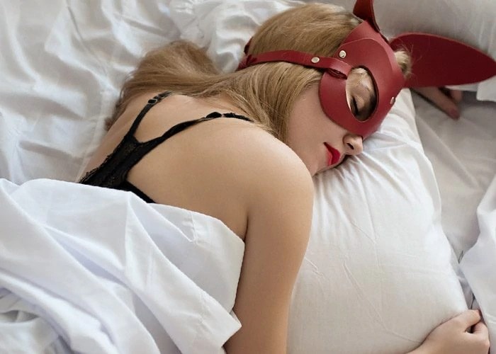 woman sleeping in the mask